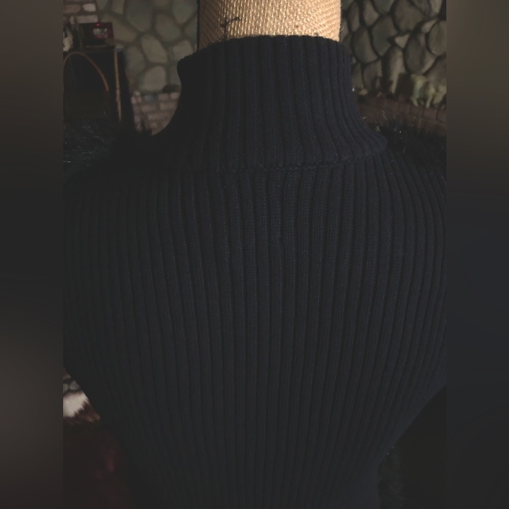 ‼️SOLD‼️Vintage Anne Klein Black Faux Fur Vest w/Knit Sweater Back-IMMACULATE!! - Picture 10 of 11